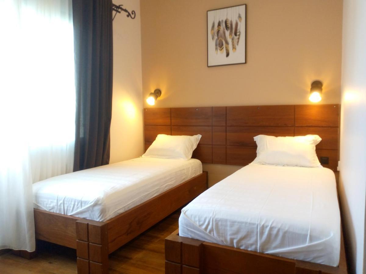 Soa Lia Hotel Miandrivazo Exteriör bild
