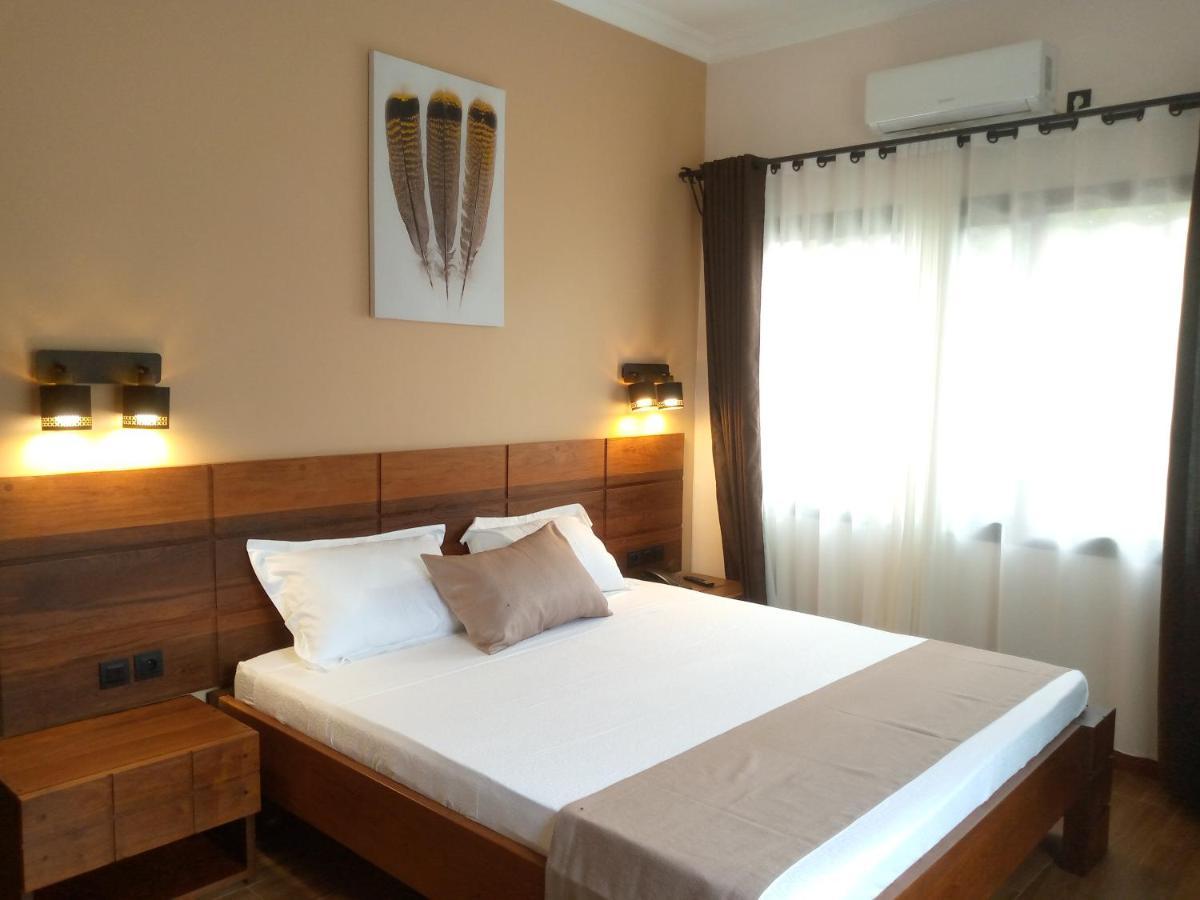 Soa Lia Hotel Miandrivazo Exteriör bild