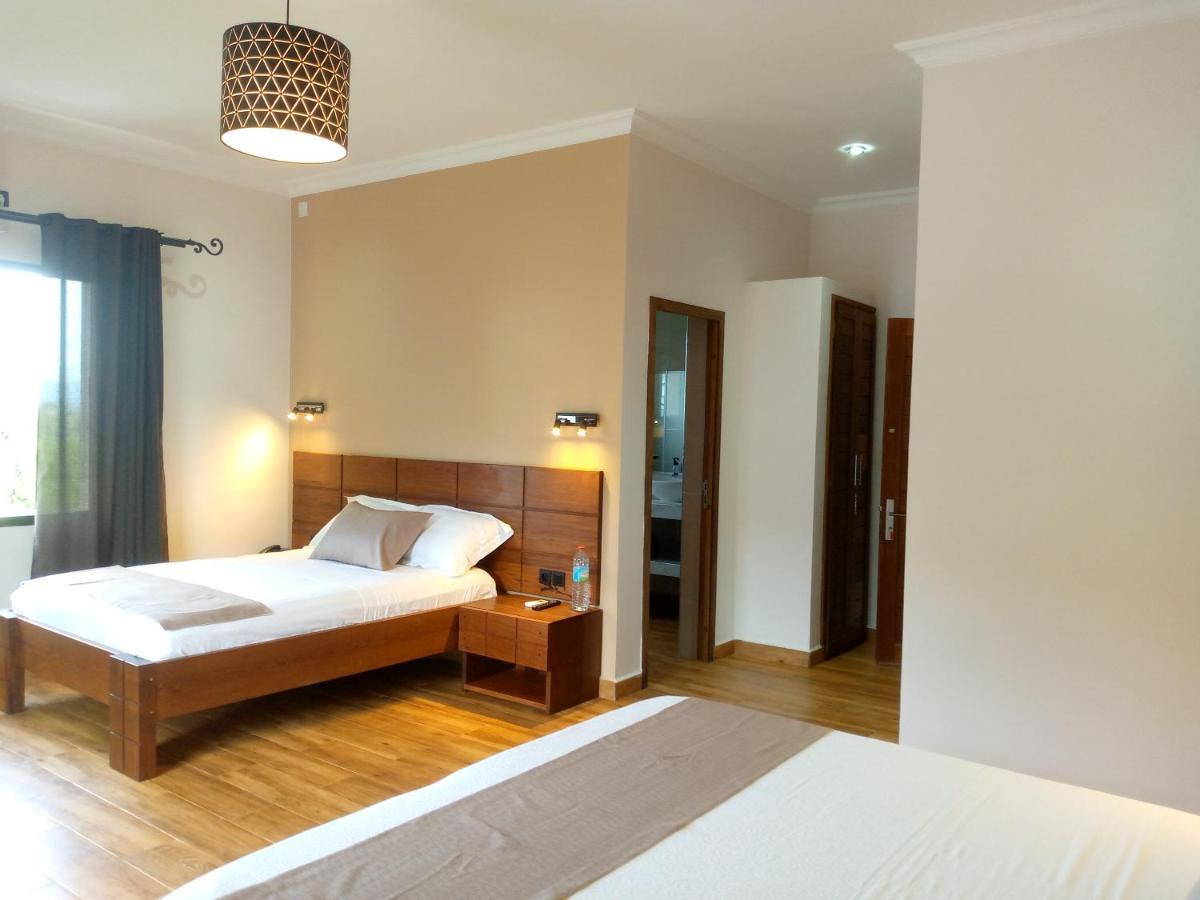 Soa Lia Hotel Miandrivazo Exteriör bild