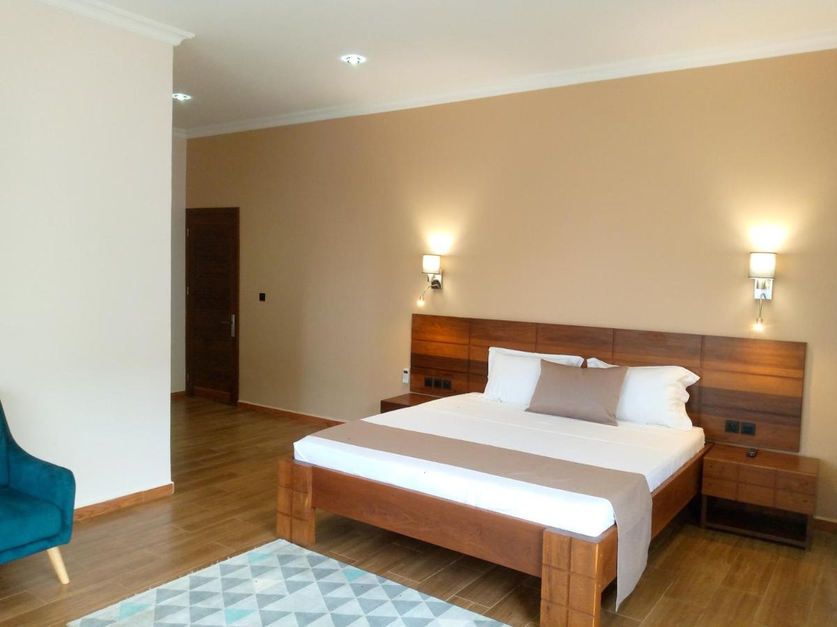 Soa Lia Hotel Miandrivazo Exteriör bild